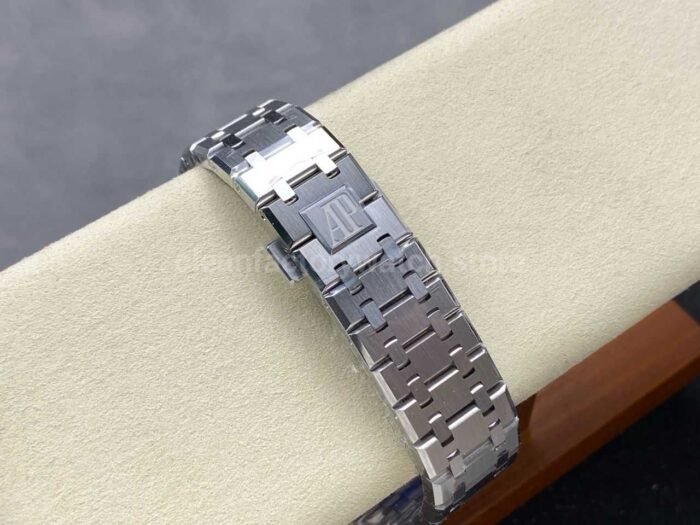 APS Factory Audemars Piguet Royal Oak Selfwinding 15500 KAWS 41mm Full Steel Silver Dial 3 Super Clone Watch,Clean Factory Watch