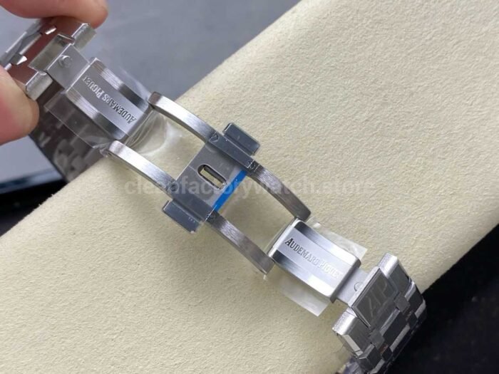 APS Factory Audemars Piguet Royal Oak Selfwinding 15500 KAWS 41mm Full Steel Silver Dial 4 Super Clone Watch,Clean Factory Watch