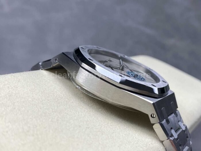 APS Factory Audemars Piguet Royal Oak Selfwinding 15500 KAWS 41mm Full Steel Silver Dial 8 Super Clone Watch,Clean Factory Watch