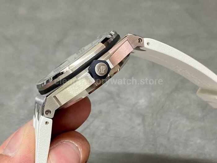 APS Factory Audemars Piguet Royal Oak Selfwinding 42mm 15710ST.OO .A002CA.02 Rubber Strap 4 Super Clone Watch,Clean Factory Watch