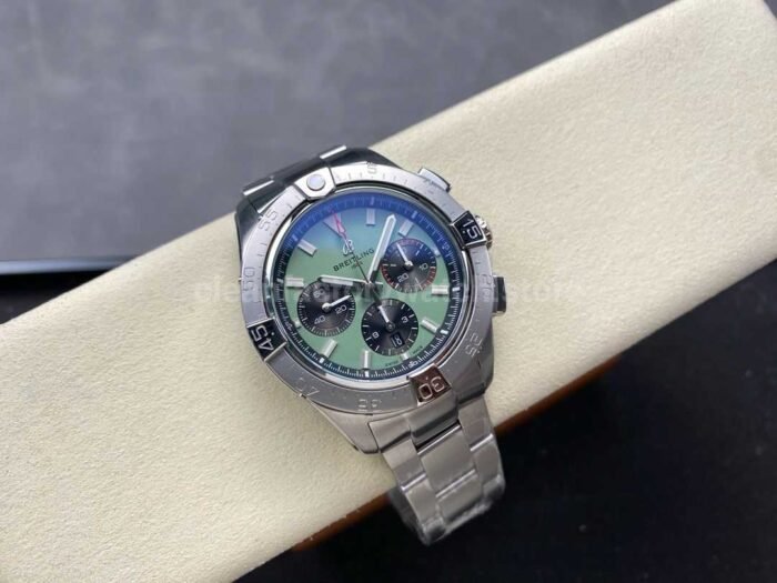 BLS Factory Breitling Avenger B01 Chronograph AB0147101L1A1 44mm Full Steel Green Dial Super Clone Watch,Clean Factory Watch