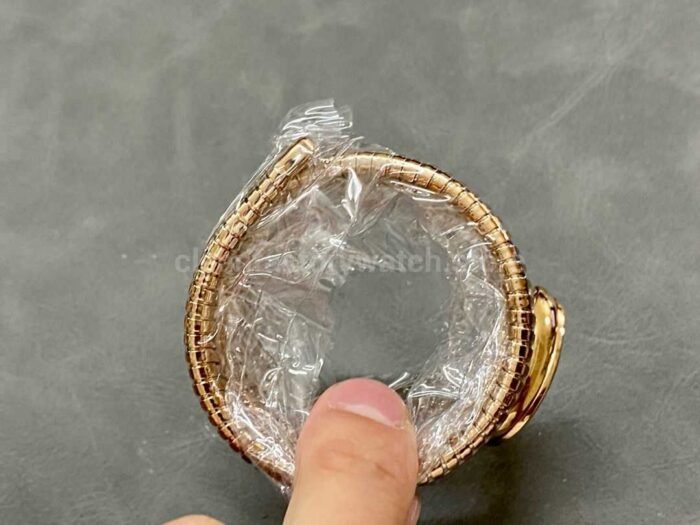 BV Factory Bvlgari Quartz Serpenti 102123 35mm Full Rose Gold Roman Numerals Black solid Dial 8 Super Clone Watch,Clean Factory Watch