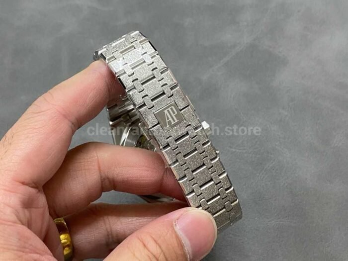 OMF Factory Frosted Audemars Piguet Royal Oak Chronograph 26240STOO122 1 Super Clone Watch,Clean Factory Watch