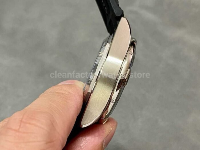 TF Factory Breitling Chronomat 42 AB01343A1L1A1 42mm Steel Rubber Strap Green Dial 4 Super Clone Watch,Clean Factory Watch