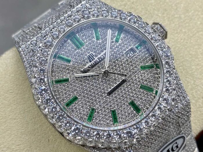 AMG Factory Audemars Piguet Royal Oak Selfwinding 15400 41mm Full Diamond&Steel，Green Diamond Baguette Dial - Image 2