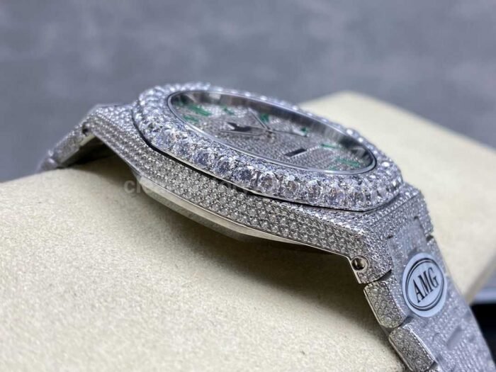 AMG Factory Audemars Piguet Royal Oak Selfwinding 15400 41mm Full Diamond&Steel，Green Diamond Baguette Dial - Image 6