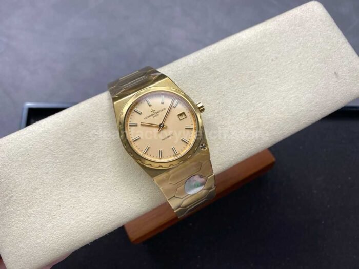 8+ Factory Vacheron Constantin Historiques 4200H/222J-B935 37mm Full Yellow Gold Gold Dial - Image 4