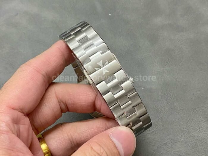 8F Factory Vacheron Constantin Overseas 2000V/120G-B122 40mm Full White Gold Grey Dial - Image 8