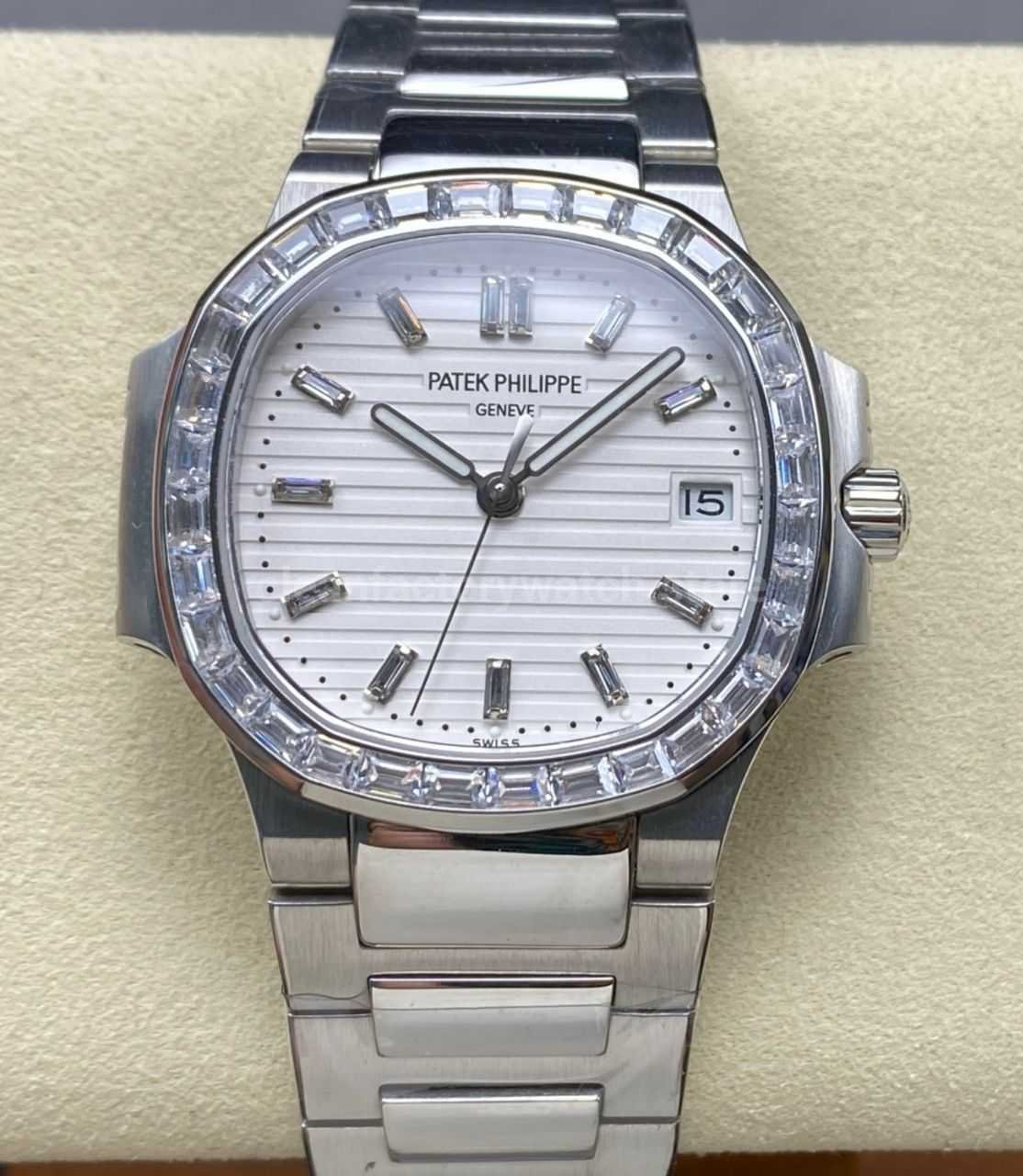 GR Factory Patek Philippe Emerald Nautilus 5711/110P-010 Full Platinum White Dial