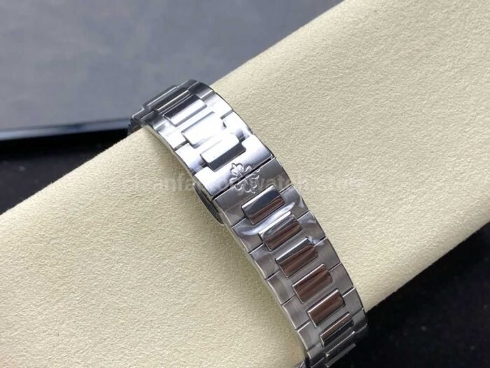 GR Factory Patek Philippe Emerald Nautilus 5711/111P-001 Full Platinum Black Dial - Image 9