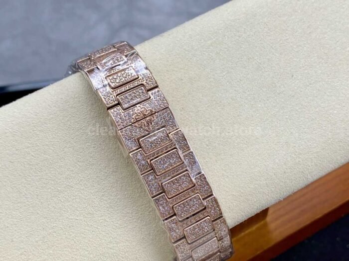GR Factory Patek Philippe Nautilus 7118/1450G-001 Full Diamond Rose Gold Diamond Dial - Image 9