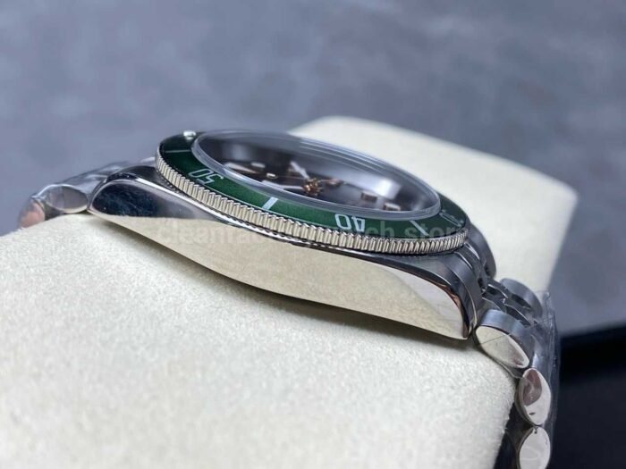 GR Factory Tudor Black Bay M79230G 41mm Green Bezel Full Steel Black Dial - Image 6