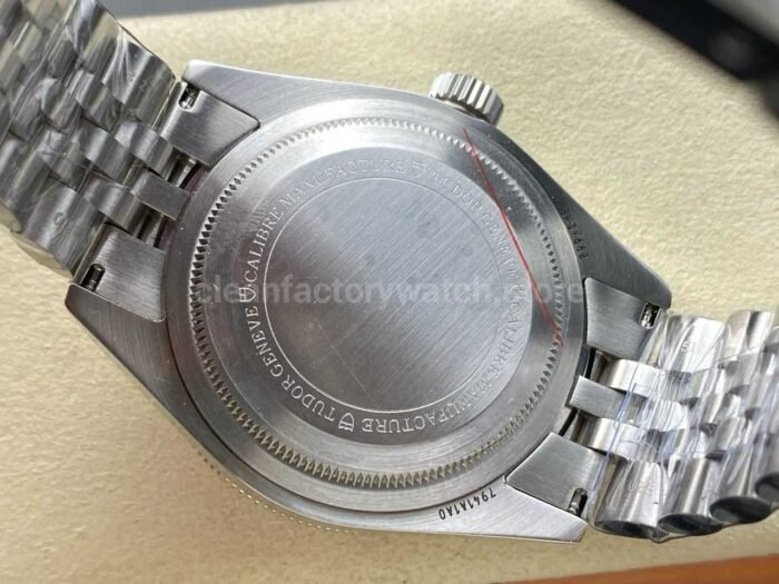 GR Factory Tudor Black Bay M7941A1A0RU-0003 41mm Red Bezel Full Steel Black Dial - Image 8