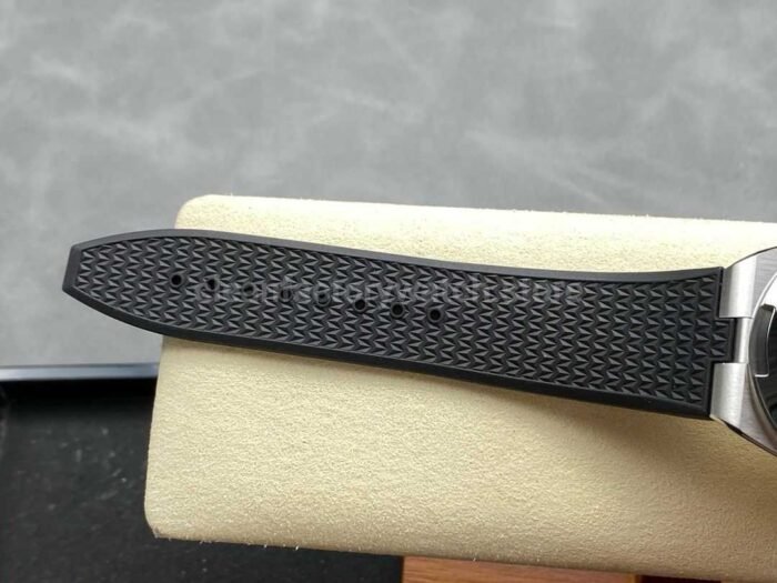 PPF Factory Vacheron Constantin Overseas 4500V/110A-B483 41mm Steel Rubber Strap Black Dial - Image 9