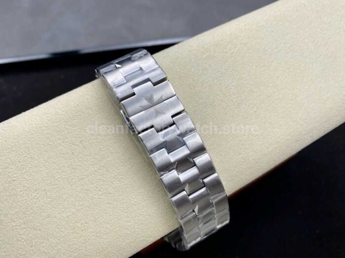 PZ Factory Vacheron Constantin Overseas Dual Time 7900V/110A-B333 41mm Full Steel Silver Dial - Image 9