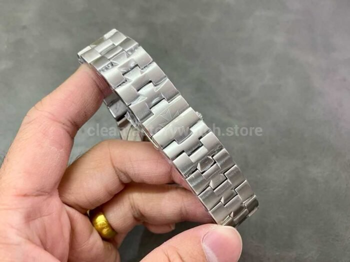 PZ Factory Vacheron Constantin Overseas Dual Time 7900V/110A-B334 41mm Full Steel Blue Dial - Image 8