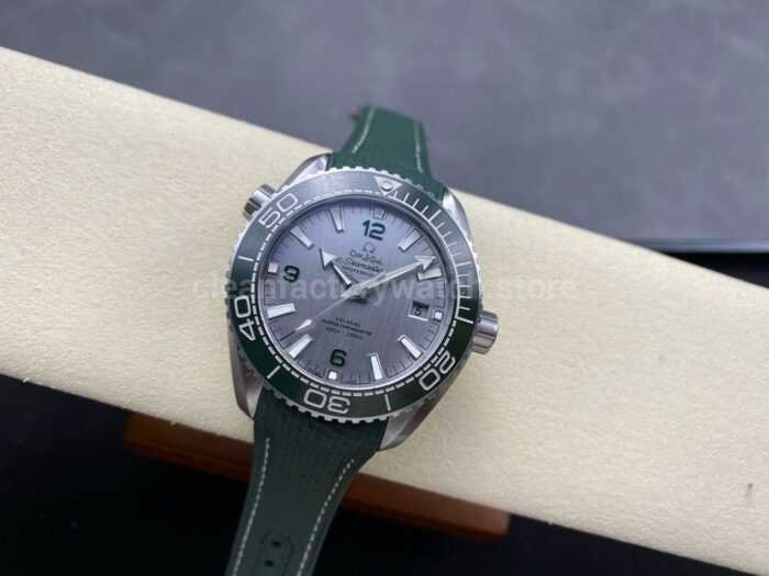 VS Factory Omega Seamaster Planet Ocean 215.32.44.21.06.001 43.5mm Green Rubber Strap Arabic Nume 10 Super Clone Watch,Clean Factory Watch