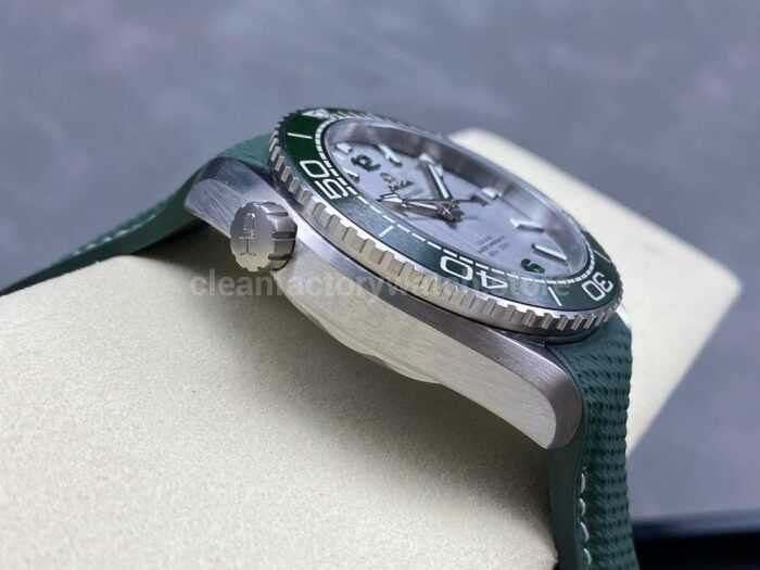 VS Factory Omega Seamaster Planet Ocean 215.32.44.21.06.001 43.5mm Green Rubber Strap Arabic Nume 3 Super Clone Watch,Clean Factory Watch