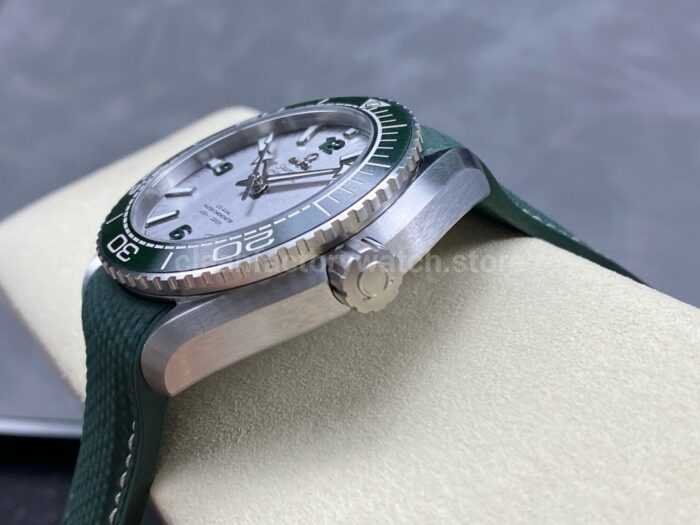 VS Factory Omega Seamaster Planet Ocean 215.32.44.21.06.001 43.5mm Green Rubber Strap Arabic Nume 9 Super Clone Watch,Clean Factory Watch
