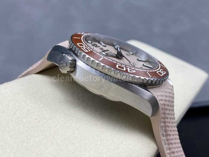 VS Factory Omega Seamaster Planet Ocean 215.32.44.21.09.001 43.5mm Pink Rubber Strap Arabic Numera 5 Super Clone Watch,Clean Factory Watch