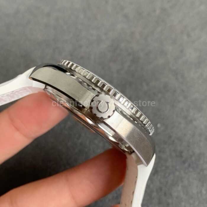 VS Factory Omega Seamaster Planet Ocean 215.33.40.20.04.001 39.5mm Steel Leather Strap White Dial 2 Super Clone Watch,Clean Factory Watch