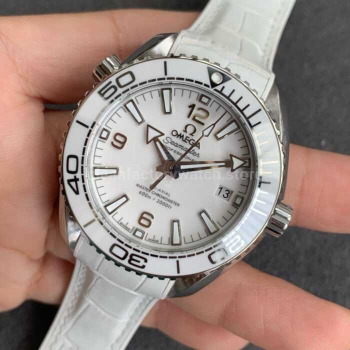 VS Factory Omega Seamaster Planet Ocean 215.33.40.20.04.001 39.5mm Steel Leather Strap White Dial 5 Super Clone Watch,Clean Factory Watch