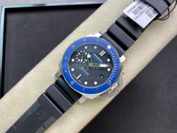 VS Factory Panerai Luminor Submersible PAM 01209 42mm Steel Rubber Strap Black Dial - Image 4