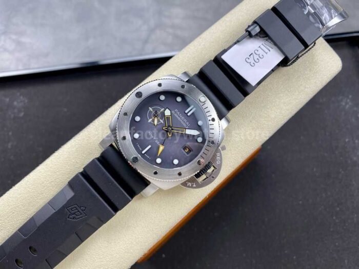 VS Factory Panerai Submersible GMT Pam 01323  44mm Steel Fiber Black Rubber Strap Grey Dial - Image 3