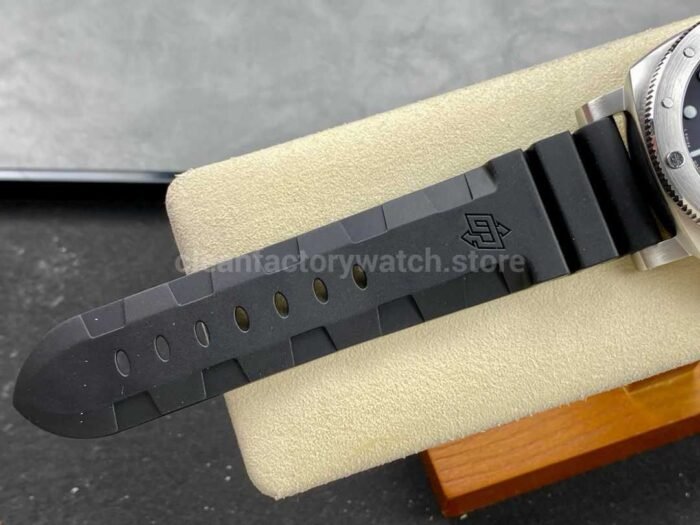 VS Factory Panerai Submersible GMT Pam 01323  44mm Steel Fiber Black Rubber Strap Grey Dial - Image 8