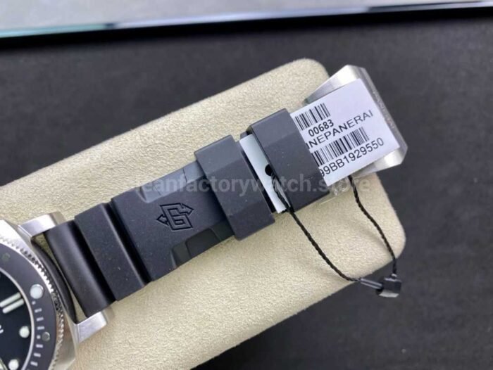 VS Factory Panerai Submersible Pam 00683  42mm Steel Black Rubber Strap Black Dial - Image 8