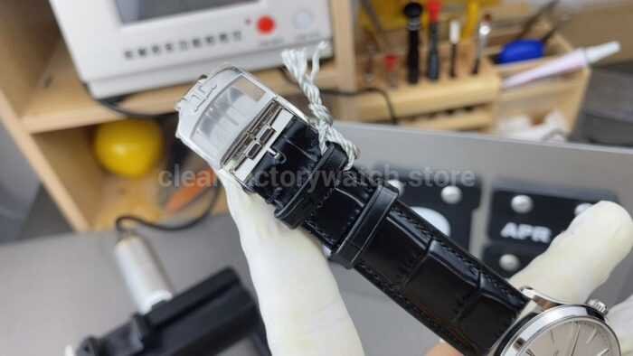 APS Factory Jaeger LeCoultre Master Ultra Thin Q1218420 39mm Silver Dial 5 Super Clone Watch,Clean Factory Watch