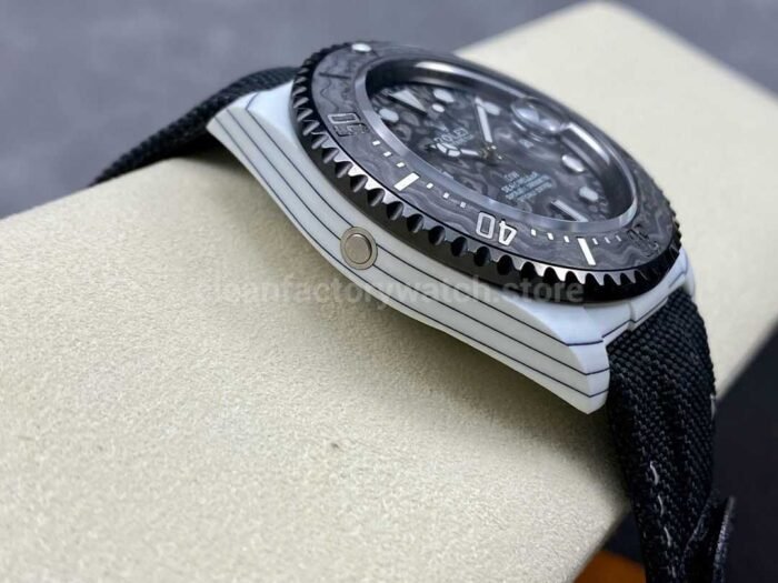 DIW Factory Rolex Sea-Dweller 126600 43mm Limited Edition 40mm Carbon Fiber Canvas Strap Carbon Fiber Dial - Image 5