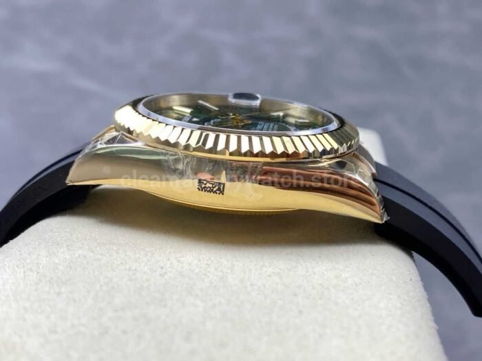 Noob Factory Rolex Sky-Dweller 336238 42mm Yellow Gold OysterFlex Green Dial - Image 6