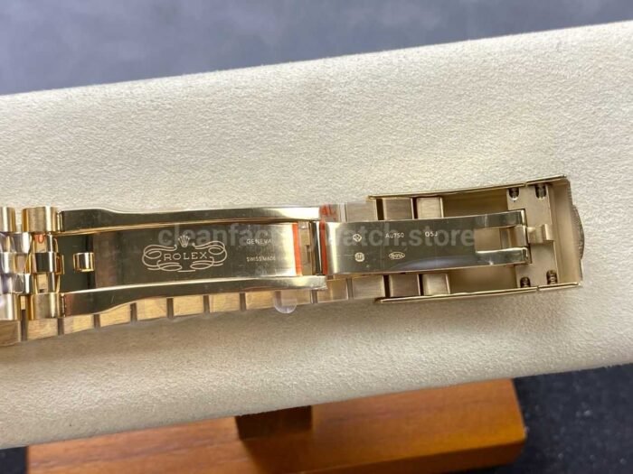 Noob Factory Rolex Sky-Dweller 336938-0008 42mm Yellow Gold Green Dial - Image 9