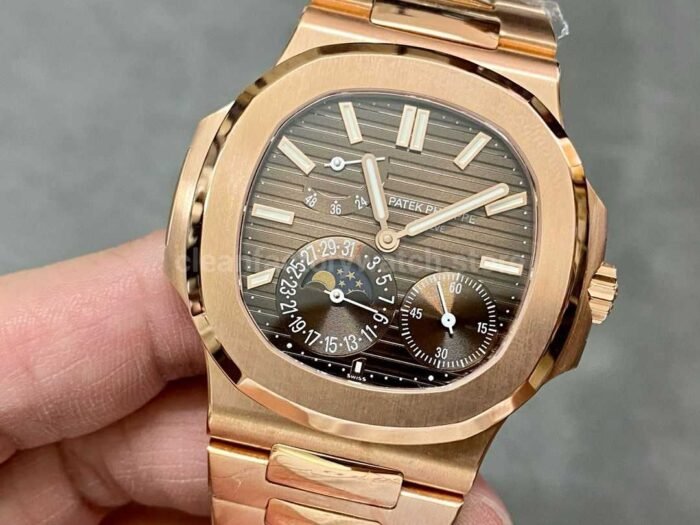 Patek Philippe Modified and customized Nautilus 5712 18k gold-plated Brown Dial - Image 3