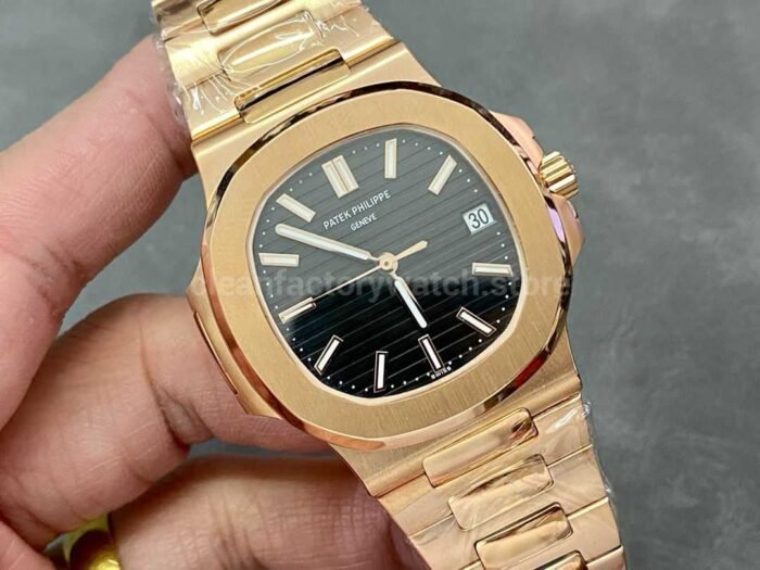 Patek Philippe Modified and customized Nautilus 5711 18k gold-plated Black Dial - Image 2