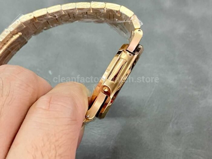 Patek Philippe Modified and customized Nautilus 5711 18k gold-plated Black Dial - Image 5