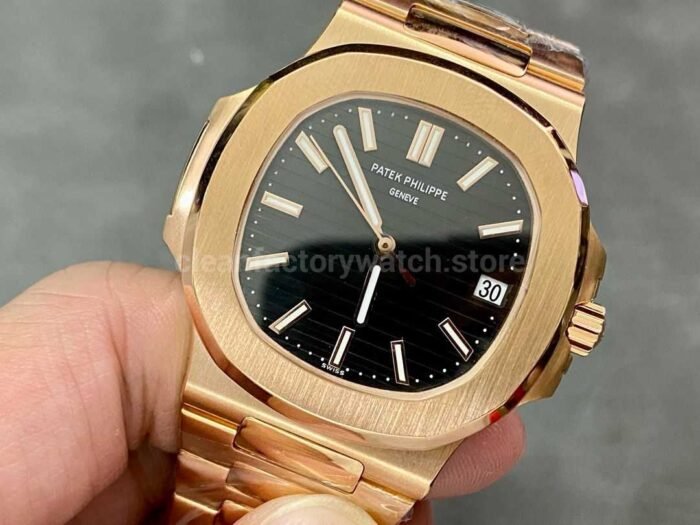 Patek Philippe Modified and customized Nautilus 5711 18k gold-plated Black Dial - Image 3