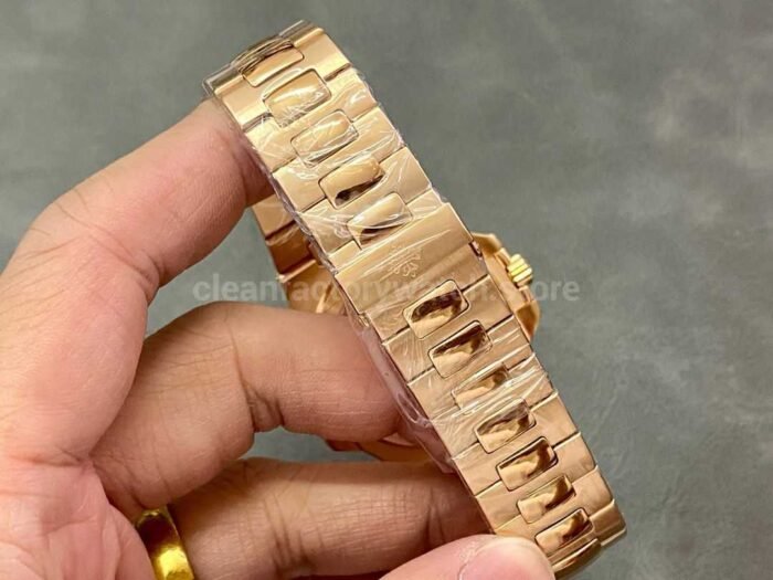 Patek Philippe Modified and customized Nautilus 5711 18k gold-plated Black Dial - Image 8