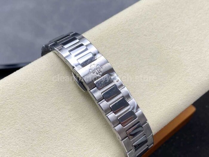 TW Factory Patek Philippe Nautilus 7118/1200A-001 Diamond Bezel Blue Dial - Image 9