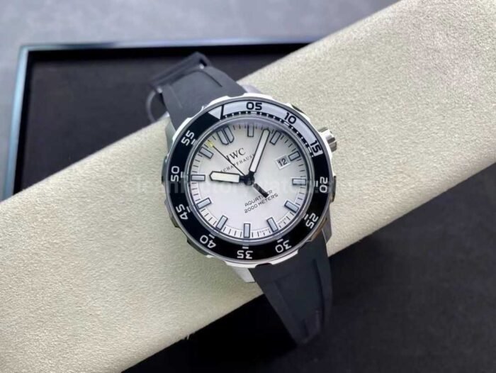 V6S Factory IWC Aquatimer Automatic 2000 IW356811 44mm Rubber Strap White Dial - Image 4