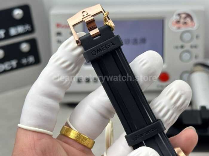 OVS Factory Omega Seamaster Diver 300M 210.90.42.20.01.003 42mm Rubber Strap Black Dial - Image 8