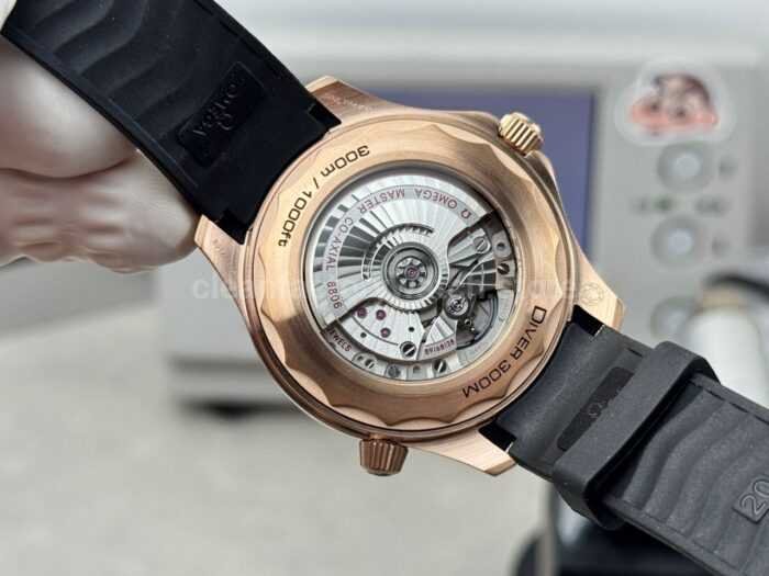 OVS Factory Omega Seamaster Diver 300M 210.90.42.20.01.003 42mm Rubber Strap Black Dial - Image 7