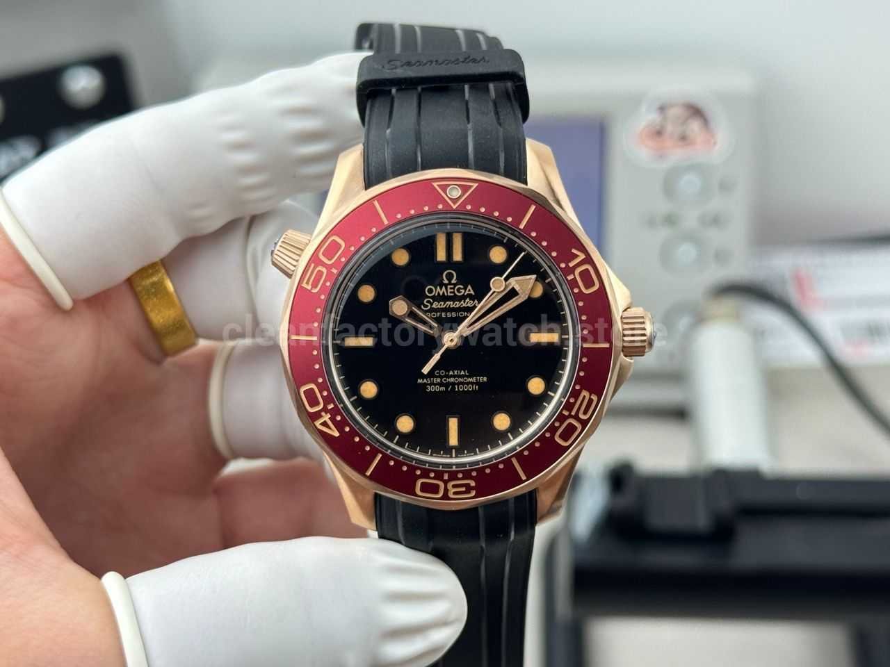 OVS Factory Omega Seamaster Diver 300M 210.90.42.20.01.003 42mm Rubber Strap Black Dial