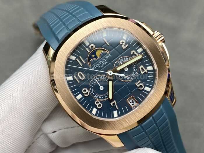 Patek Philippe Aquanaut 5261R-001 40mm Rose Gold Blue Rubber Strap Blue Dial - Image 2