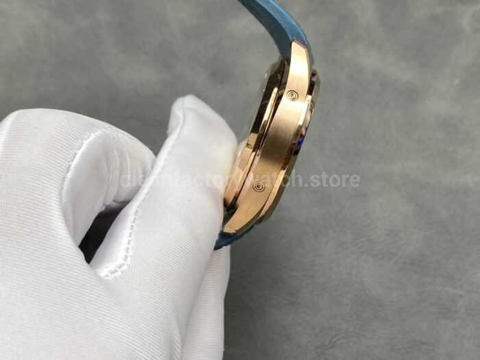 Patek Philippe Aquanaut 5261R-001 40mm Rose Gold Blue Rubber Strap Blue Dial - Image 5