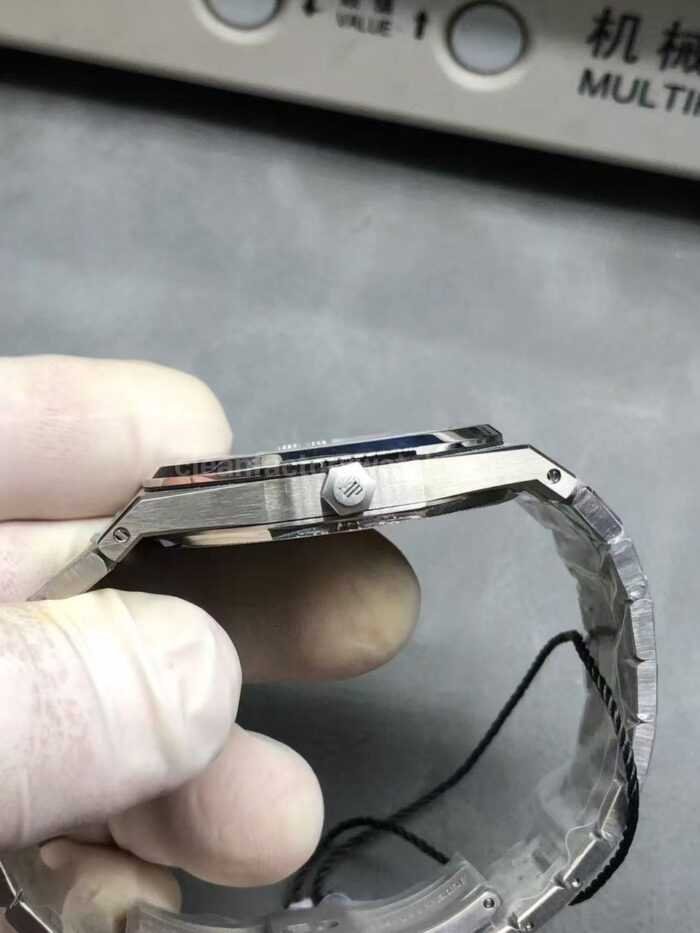 ZF Factory Audemars Piguet Royal Oak Jumbo 16202XT.OO.1240XT.01 Extra Thin 39mm Titanium Red Dial - Image 6