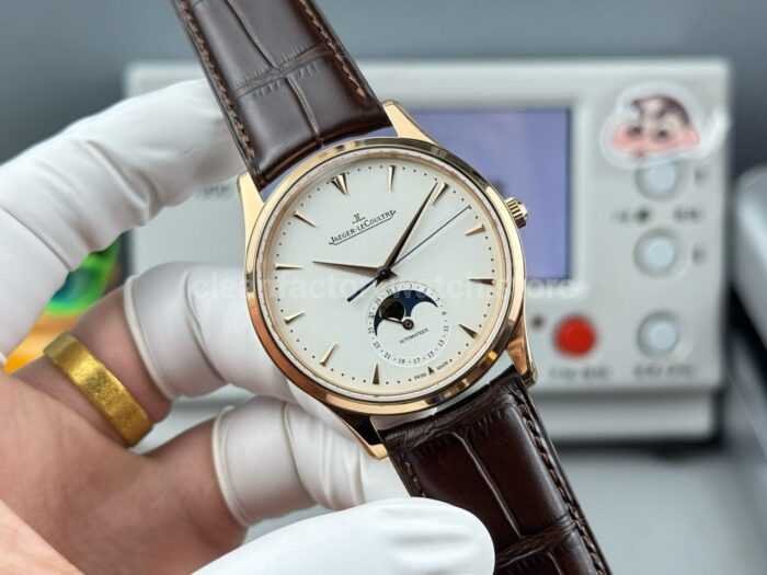 GF Factory Jaeger-LeCoultre Master Ultra Thin Moon 1252520 39mm Rose Gold Leather Strap Silver Dial - Image 4