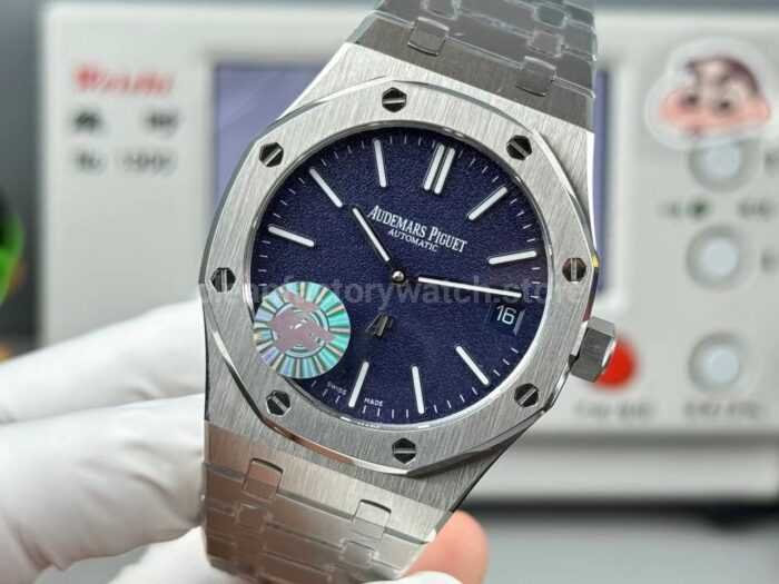 ZF Factory Audemars Piguet Royal Oak Jumbo 16202BC.OO.1240BC.02 Extra Thin 39mm White Gold Grainy Effect Blue Dial - Image 3