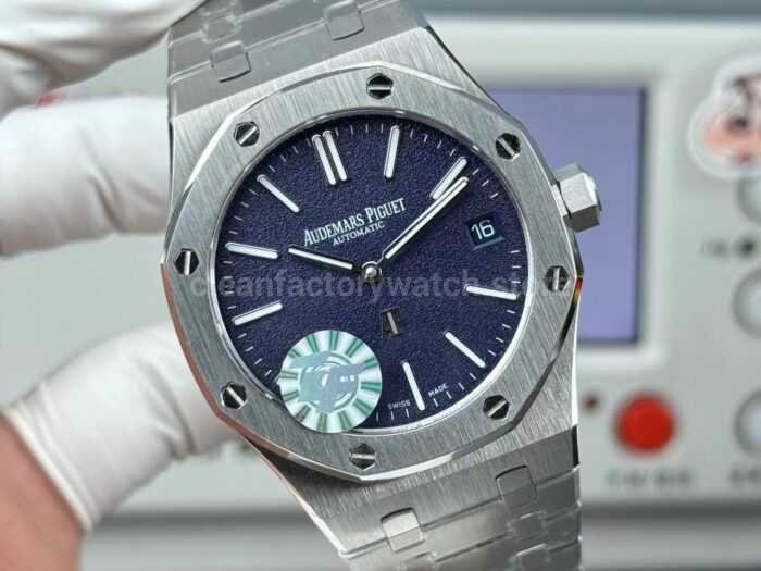 ZF Factory Audemars Piguet Royal Oak Jumbo 16202BC.OO.1240BC.02 Extra Thin 39mm White Gold Grainy Effect Blue Dial - Image 2